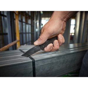 COLTELLO ''SPORT'' CON LAMA SEGHETTATA